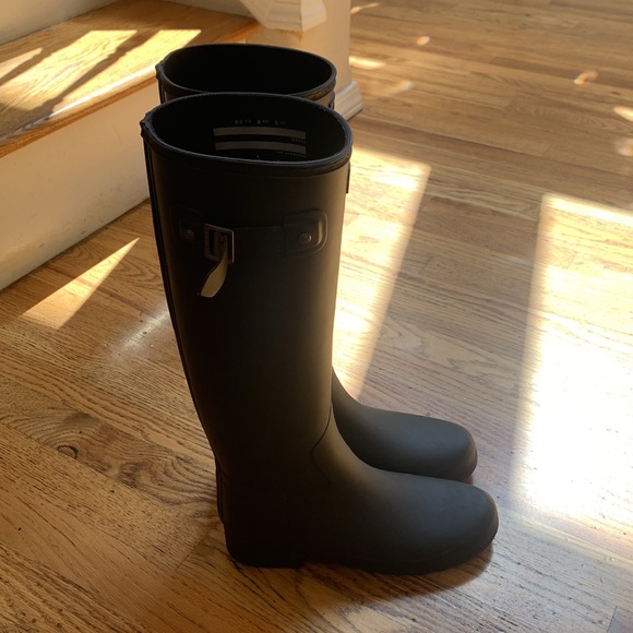 HUNTER Women’s Rain Boots Tall - Picture 2 of 6